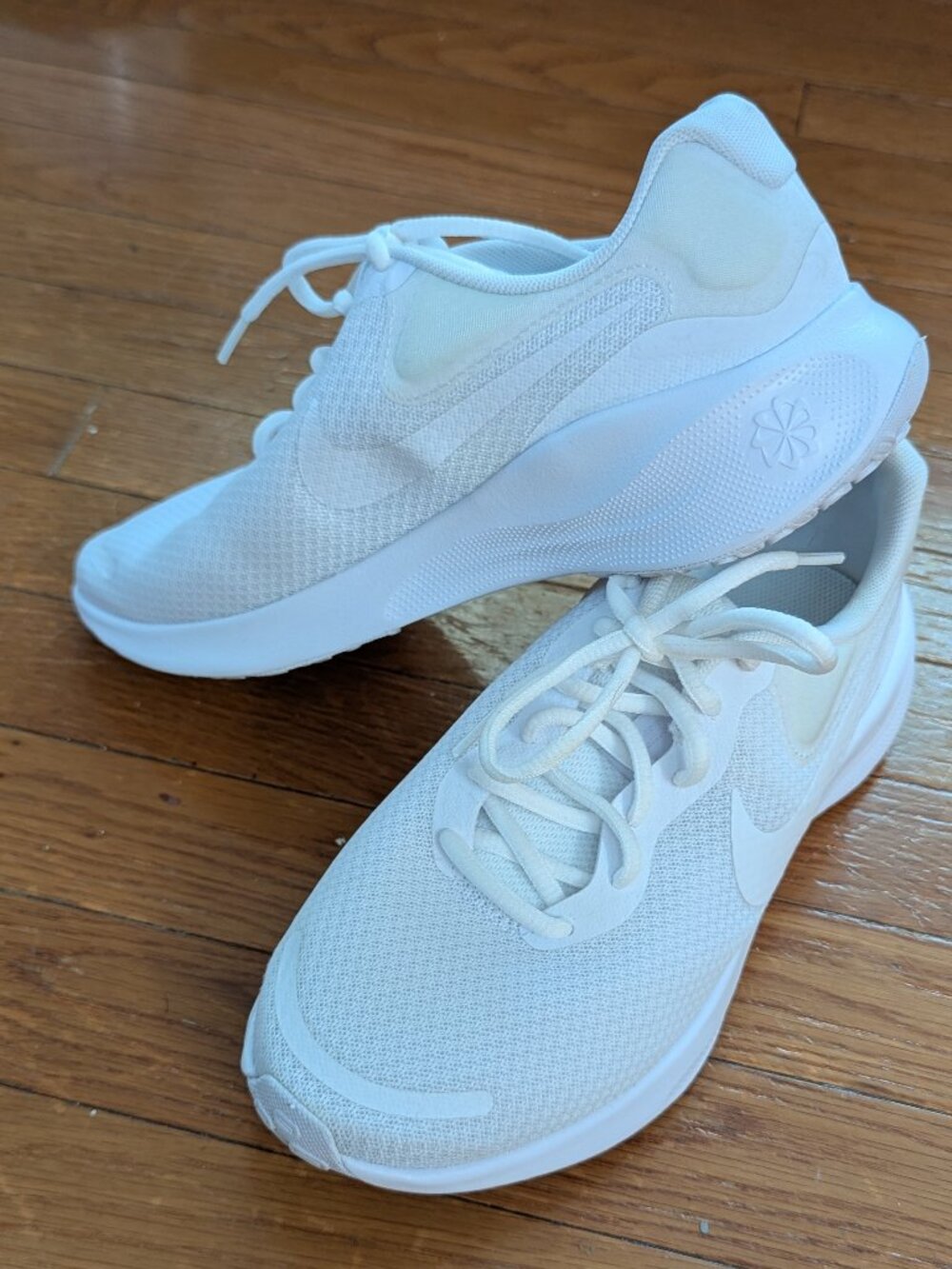 Nike Revolution 7 Womens White Athletic Running Walking Shoes Sneakers Size 8
